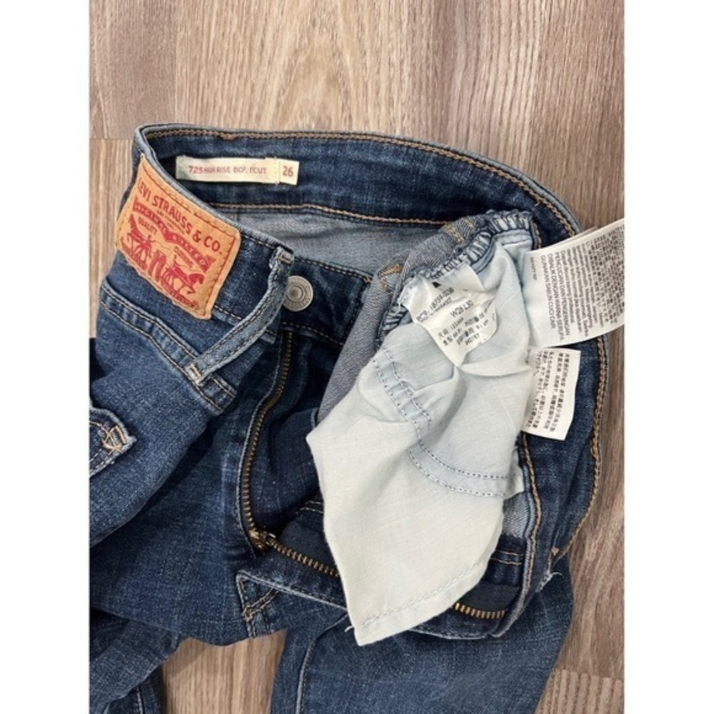 Levis 725 Jeans Womens 26x30 Blue High Rise Bootcut Dark Wash Denim 18759-0038